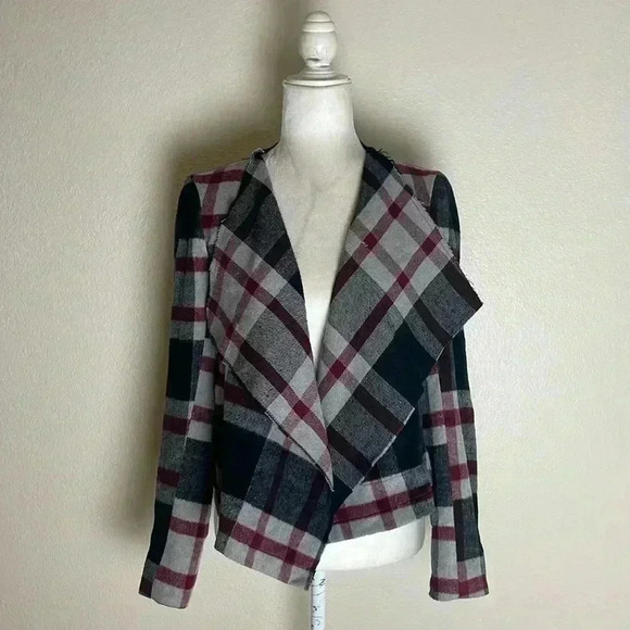 Cupcakes and Cashmere - 'Alta' Plaid Jacket - Picture 4 of 9